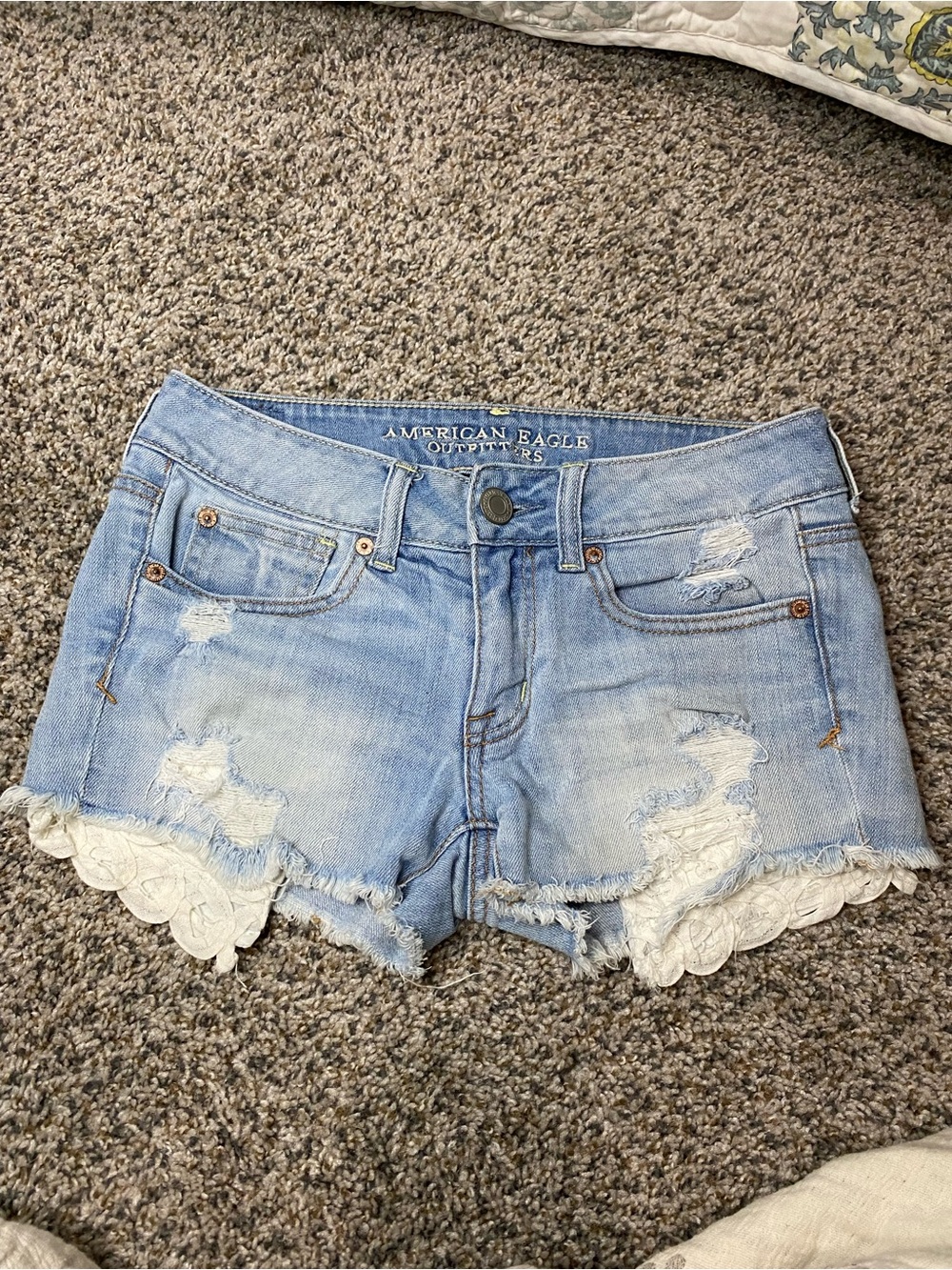 Vintage Y2K low rise American eagle lace scalloped shorts size 2